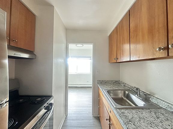 5th image of 1400 W Chicago Ave #104