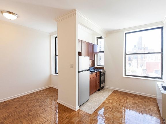 2nd image of 304 W 92nd St APT 8G