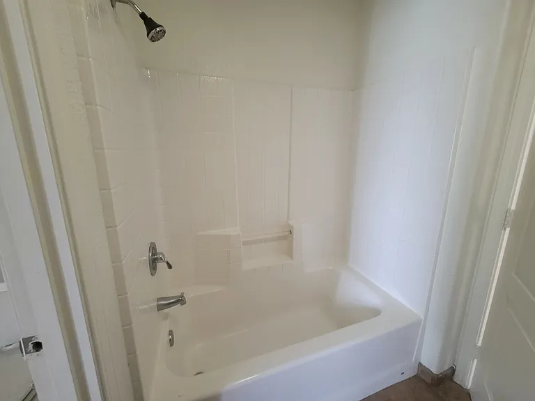 460 Oswell St #460 — Photo 10