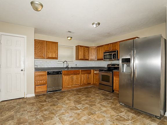 3rd image of 5141 Coloma Ct
