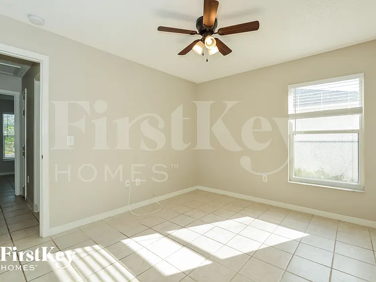 521 Finch Ln — Photo 13