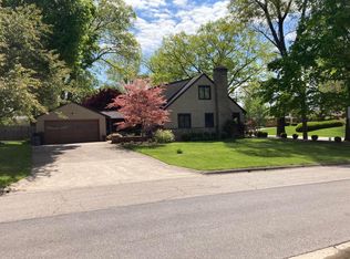 686 E Cooke Rd, Columbus, OH 43214