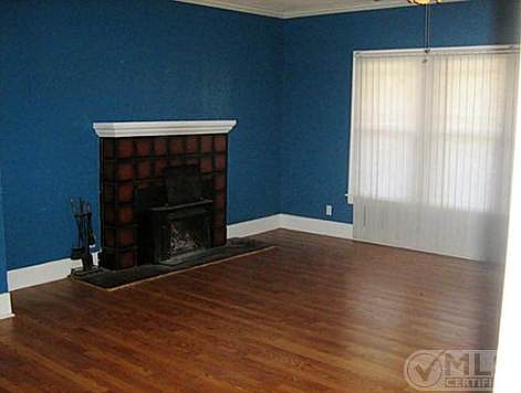3rd image of 402 Jeanette St