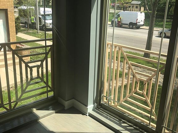 2nd image of 318 S Austin Blvd #1