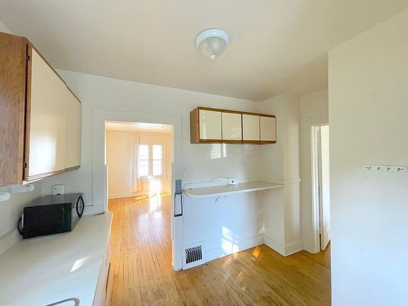 4th image of 1854 S Williams St