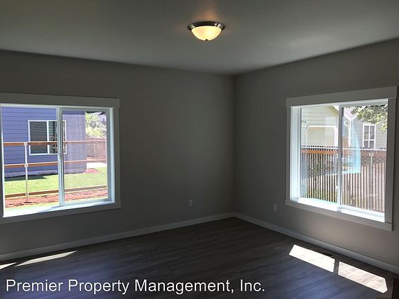 3rd image of 4804 NE 124th Ct