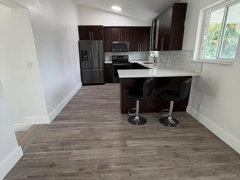 6530 Hayes St — Photo 4