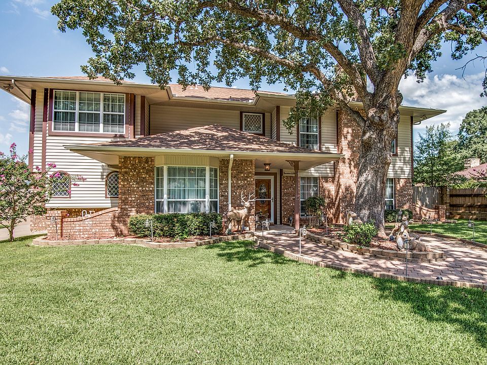 2nd image of 1405 Lookout Cir