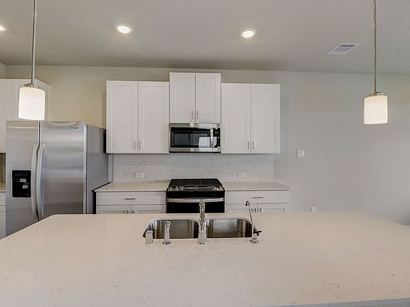 Seabreeze Dr-007.jpg