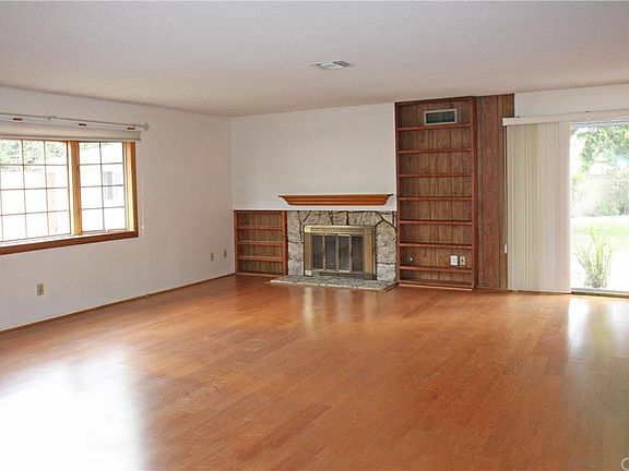 4th image of 15151 Warwick Cir