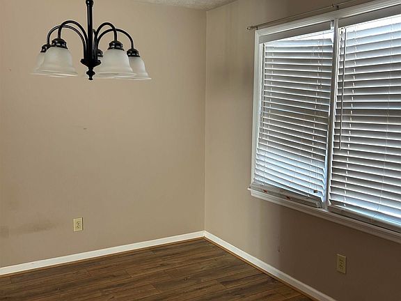 5th image of 1205 Derek Dr SW
