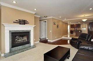 4th image of 802 E Eagle Lake Dr