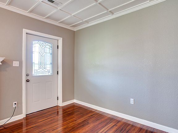 3rd image of 107 Glenwood Dr