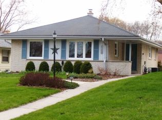 2031 N 116th St, Wauwatosa, WI 53226
