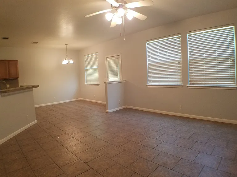 2500 Allred Dr — Photo 12