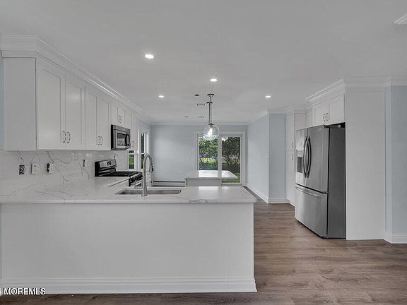 4th image of 302 Costa Mesa Drive