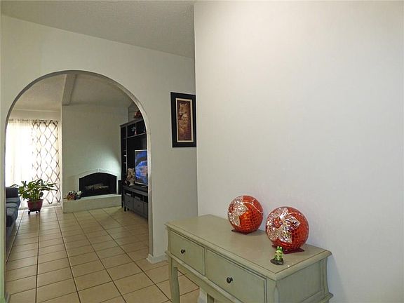 3rd image of 2005 Deerfield Dr