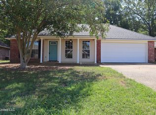 1114 Bullrun Dr, Byram, MS 39272