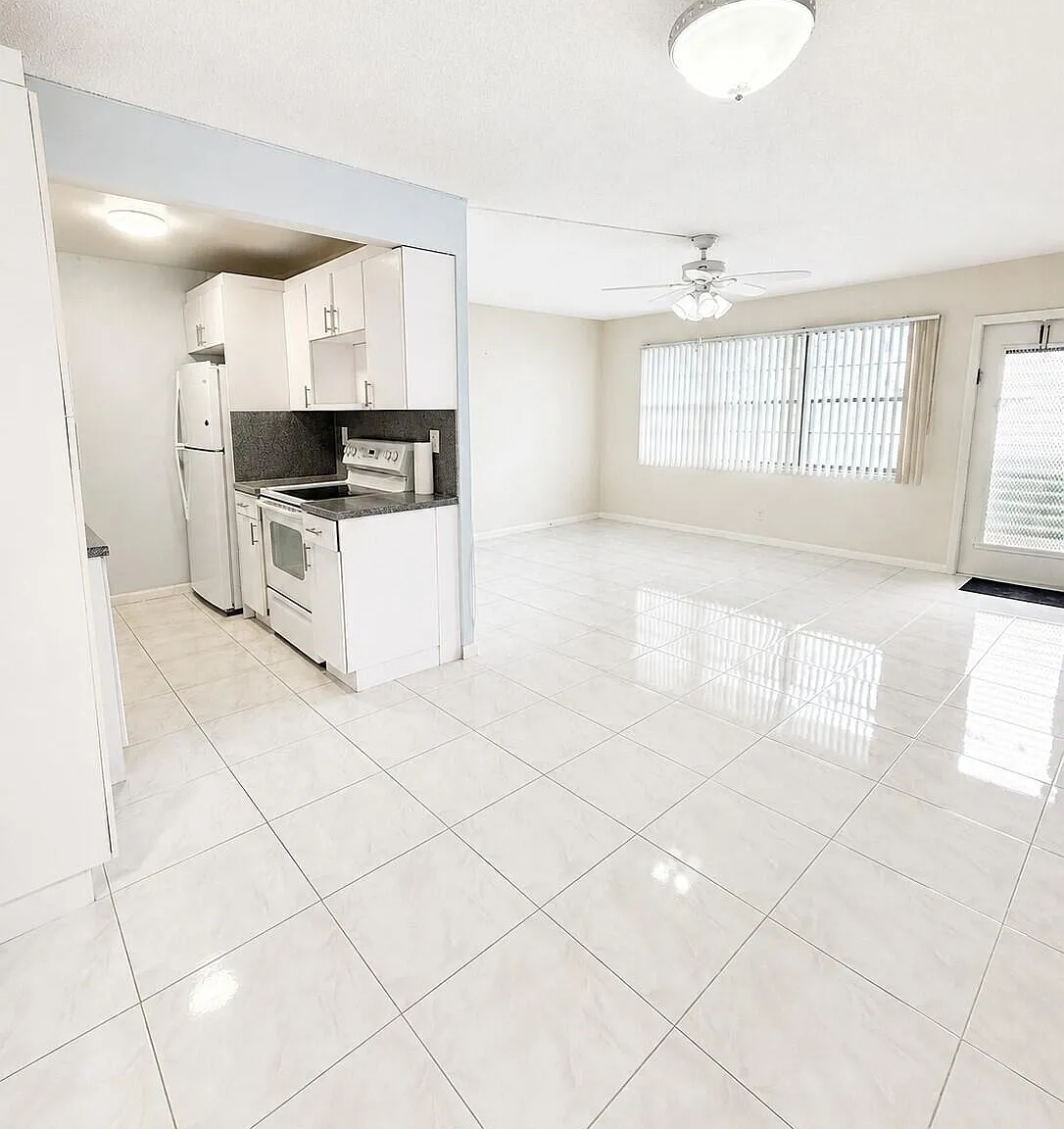 1 bed, 1.5 bath, 738 sqft, $1,600 — Photo 1