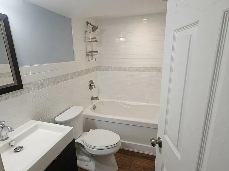225 Highland Ave E #LOWER — Photo 8