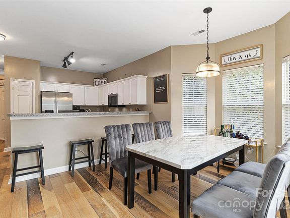 3rd image of 4609 Emily Pl