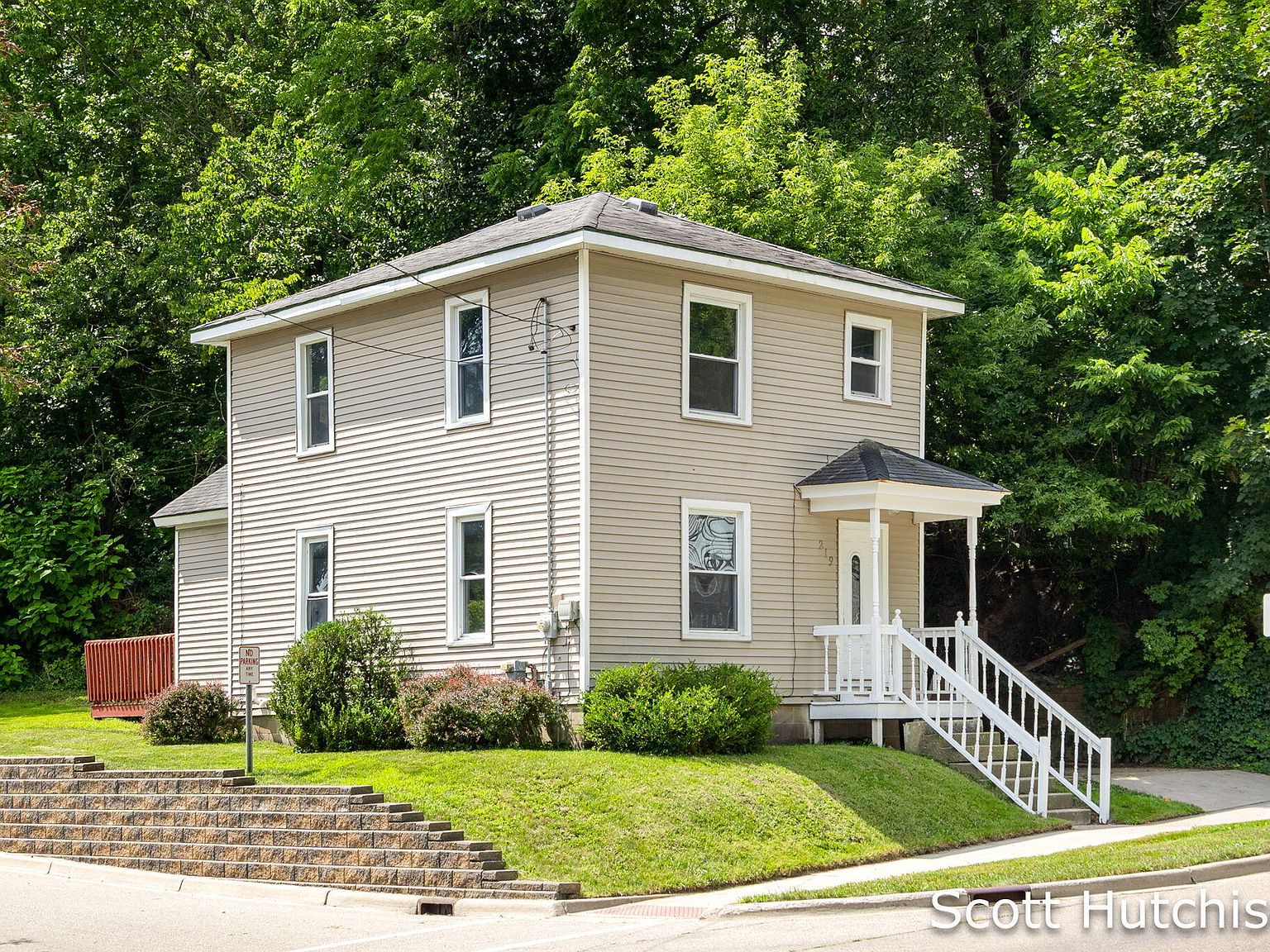 219 E Lincoln Ave, Ionia, MI 48846 | Zillow