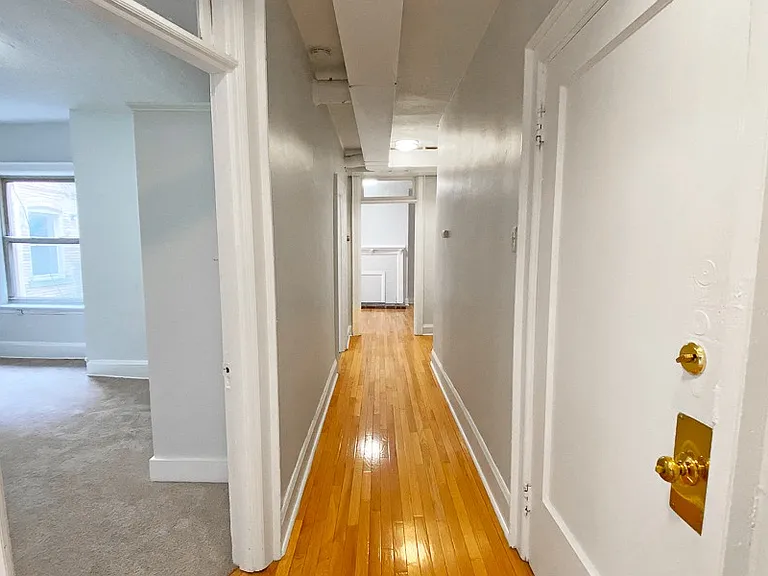 5754 Howe St — Photo 7