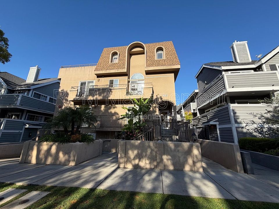 1st image of 843 N Hayworth Ave APT 101