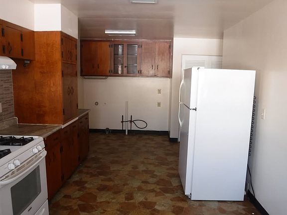 3rd image of 110 Kirby St