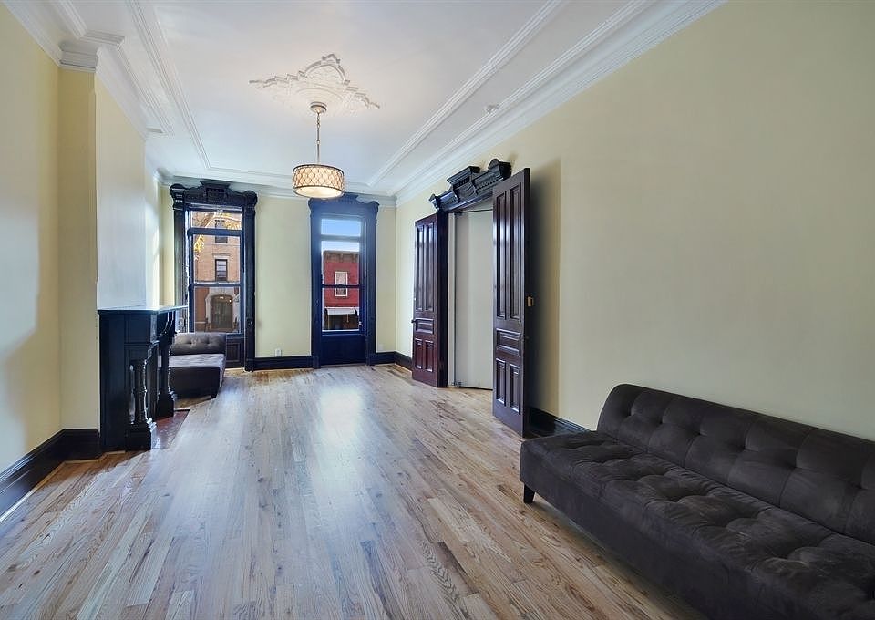 1st image of 525 Halsey St #1