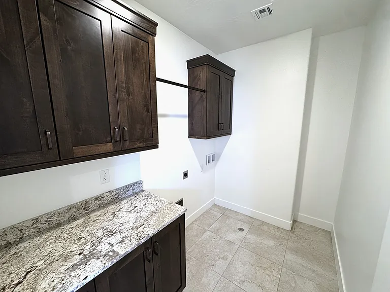 296 N 2470 W — Photo 10