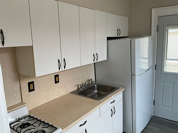 3rd image of 428-434 W Grand Ave #434-2