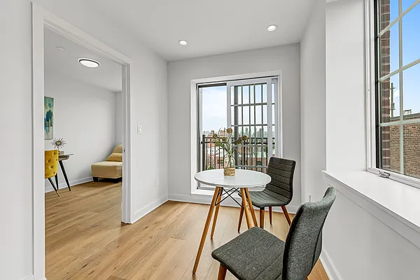 Sold by Amorelli Realty | media 8