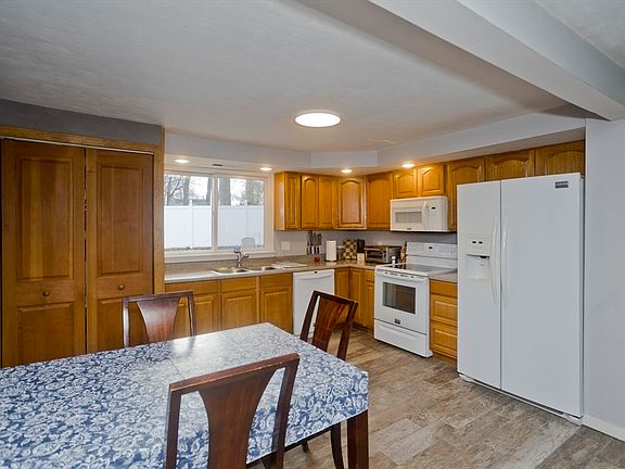 5th image of 36 Hollywood St