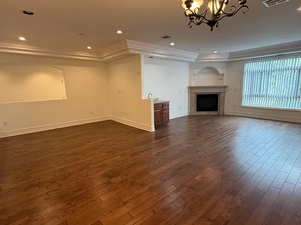 10640 Woodbridge St #Penthouse 2, Studio City, CA 91602