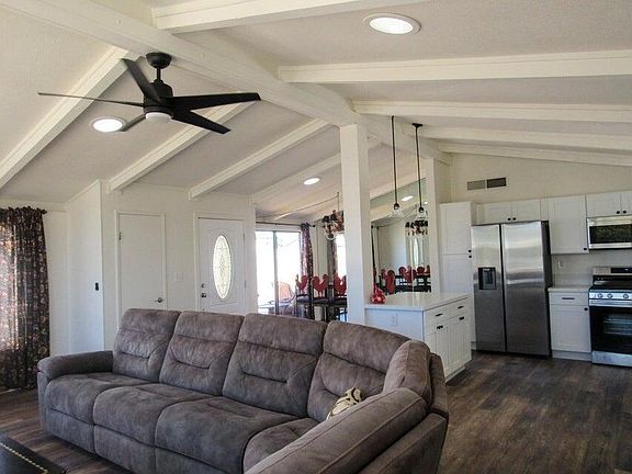 3rd image of 38520 Commons Valley Dr