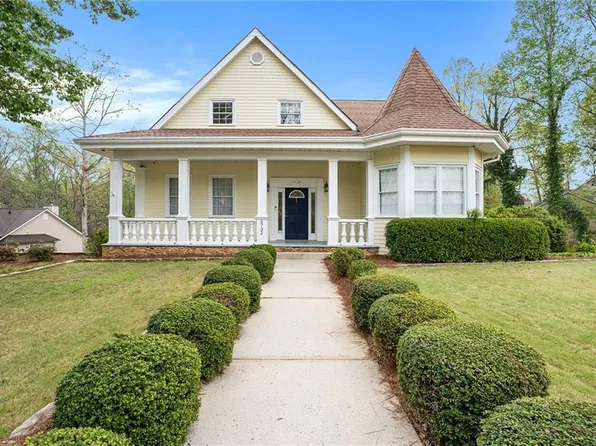 5732 Falls View Dr, Buford, GA 30518