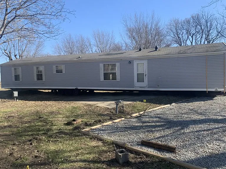 27 Morton Ln — Photo 1