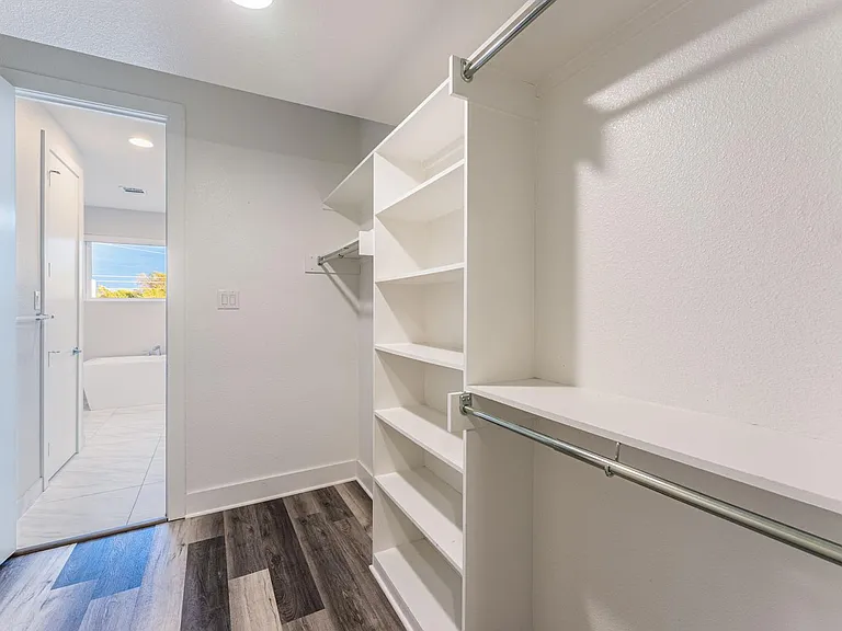 4013 Ivanhoe Ln — Photo 17