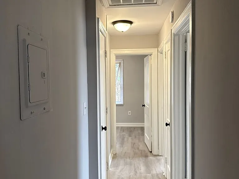 1142 Mona Dr — Photo 10
