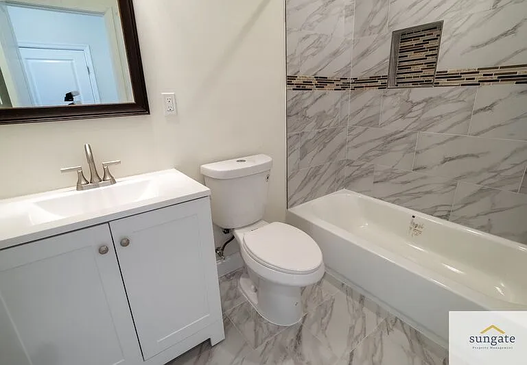 2726 E Monument St — Photo 14
