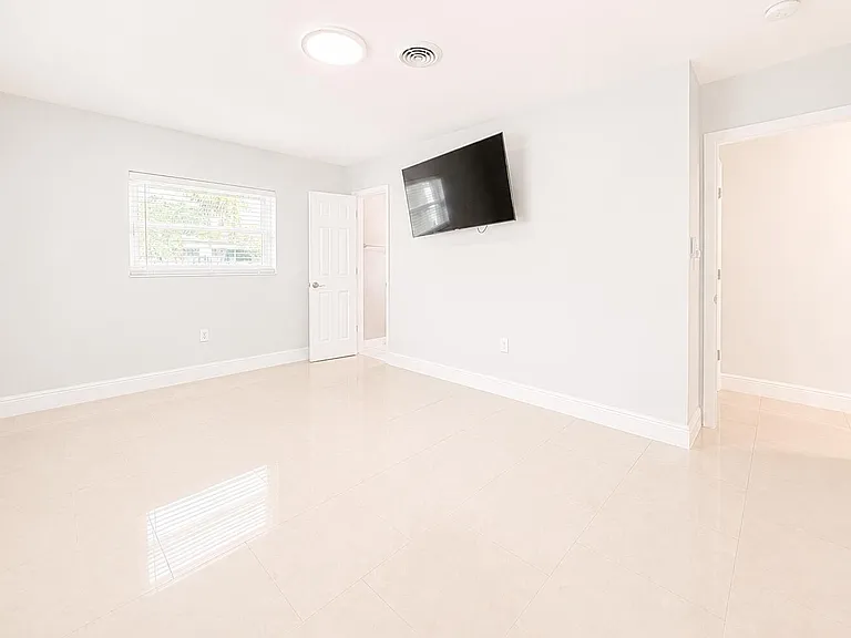 1200 NW 76th Ave — Photo 10