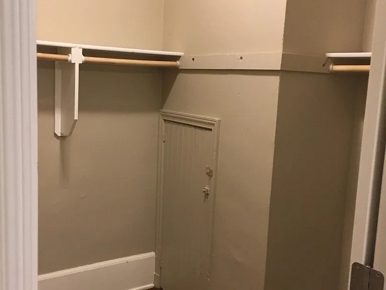Extra storage off dining!
