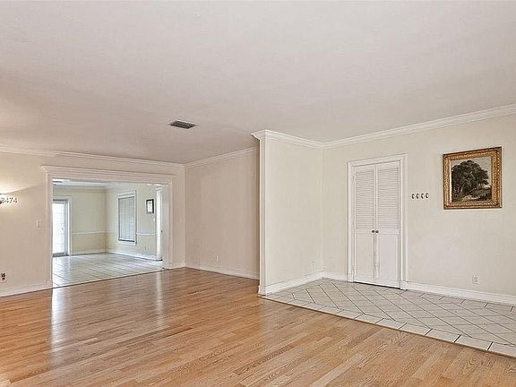 3rd image of 815 NE 99th St