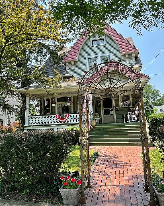 1st image of 566 N Park Blvd
