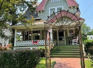 566 N Park Blvd, Glen Ellyn, IL