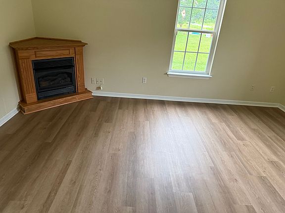 4th image of 104 Ida Acres Dr