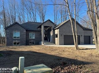68335 Lake Angela Dr, Richmond, MI 48062
