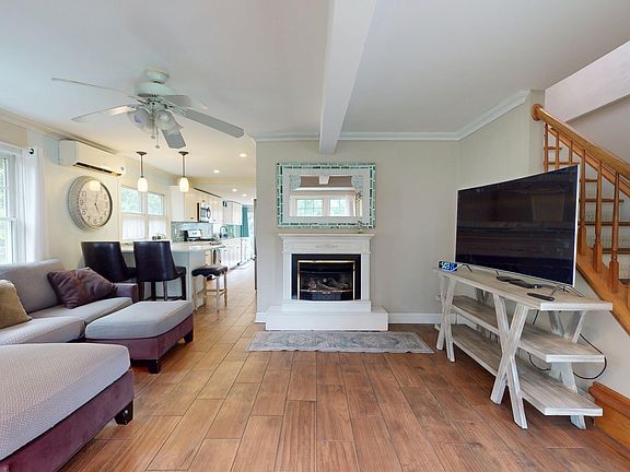 3rd image of 41 Summit Blvd