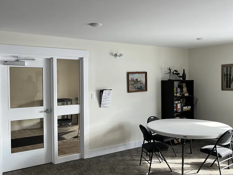50 Lian St #402 — Photo 8